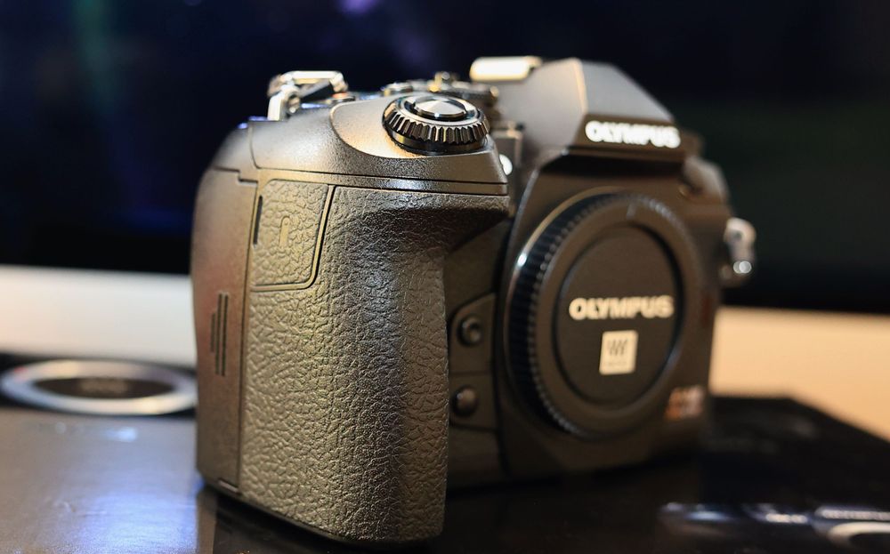 Olympus OM-D E-M1 Mark III cu 8254 cadre și obiective MFT.