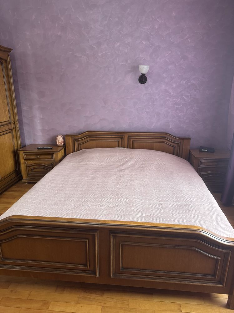 Vand mobila dormitor din lemn masiv