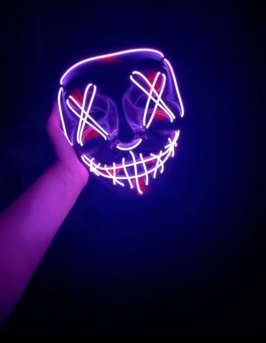 Маска с LED светлина в розов цвят. Ново.