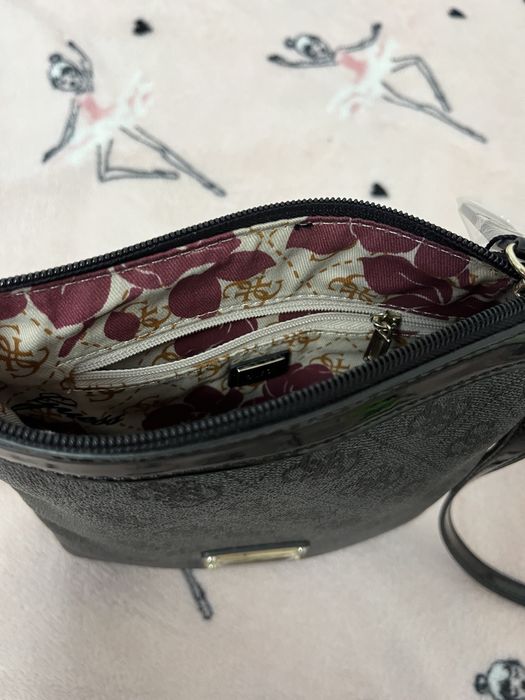 Дамска чанта Guess