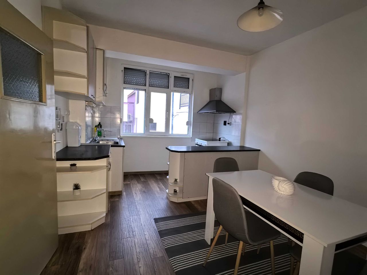 Дава се под наем Двустаен апартамент в Ямбол, Център - 65 кв.м за 255 € - Снимка #11