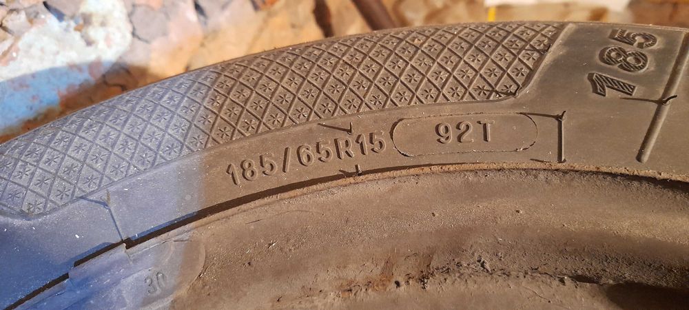 Vind 4cauciucuri 185/65/15 in 4 prezoanede iarna cu janta tabla  aliaj