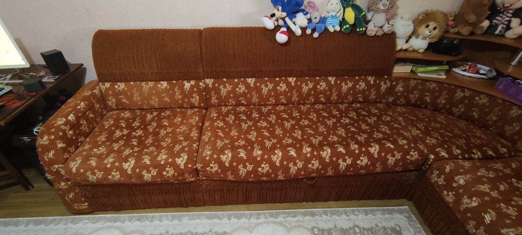 Угловой диван, кровать.