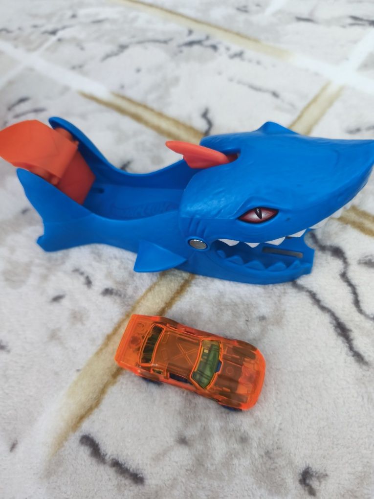 Изстрелвачка- Акула "Hot wheels"City с количка Stockar