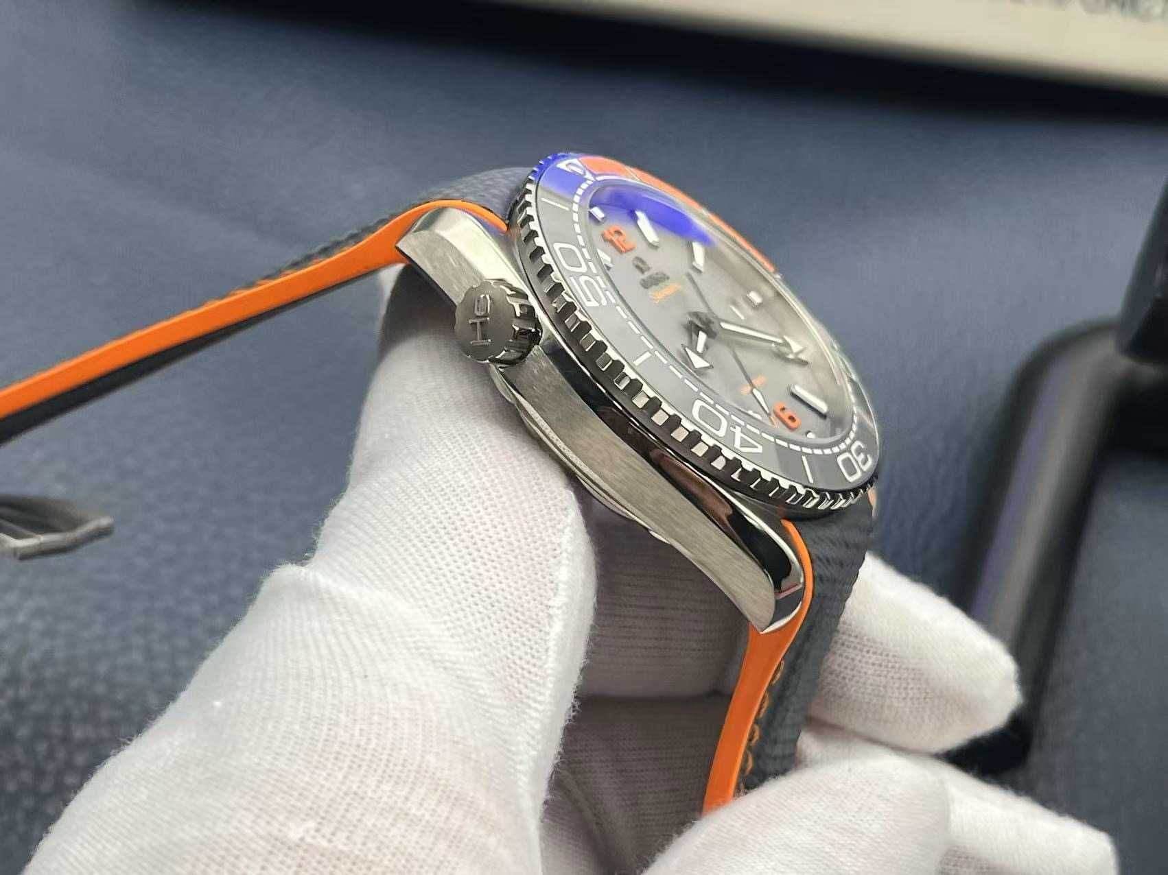 omega seamaster Сив