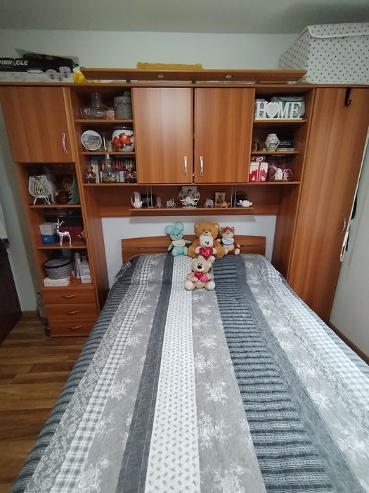 Vând cadru Lems cireș foarte bine întreținut.