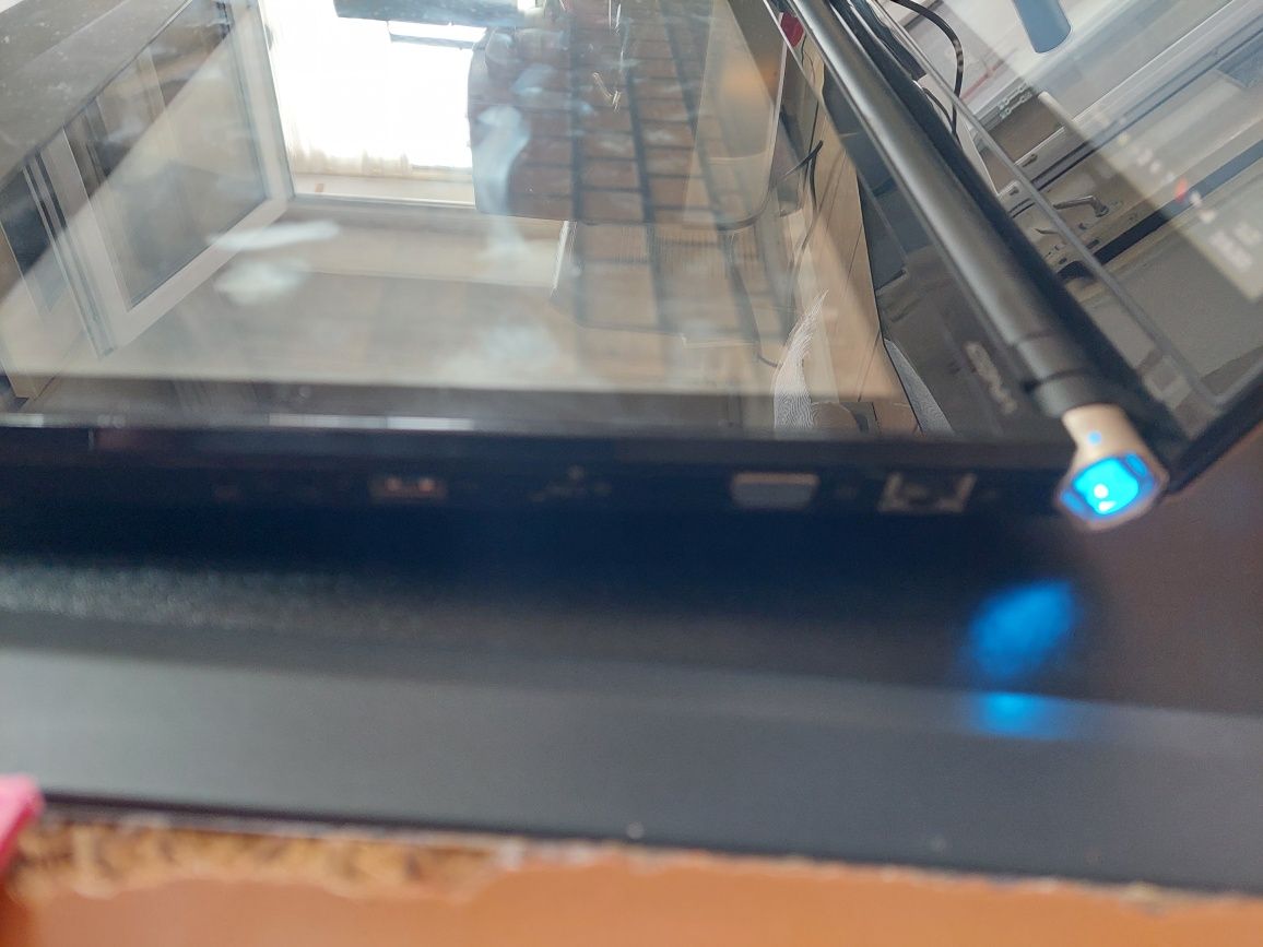 Vând leptop Acer ironia 6120 leptop cu 2 ecrane tactile