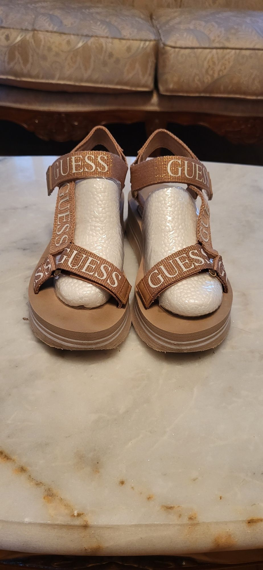Дамски сандали Guess, 37 номер