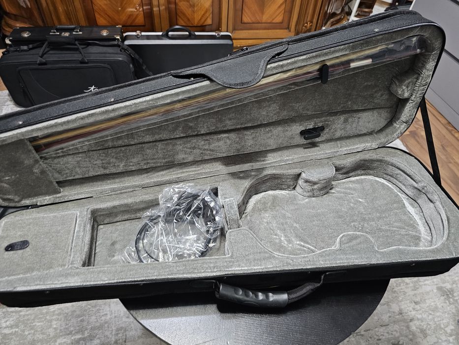 Vioară electrică roșie