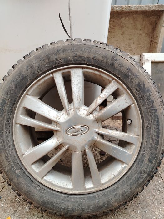 Продам три зимних шины на дисках