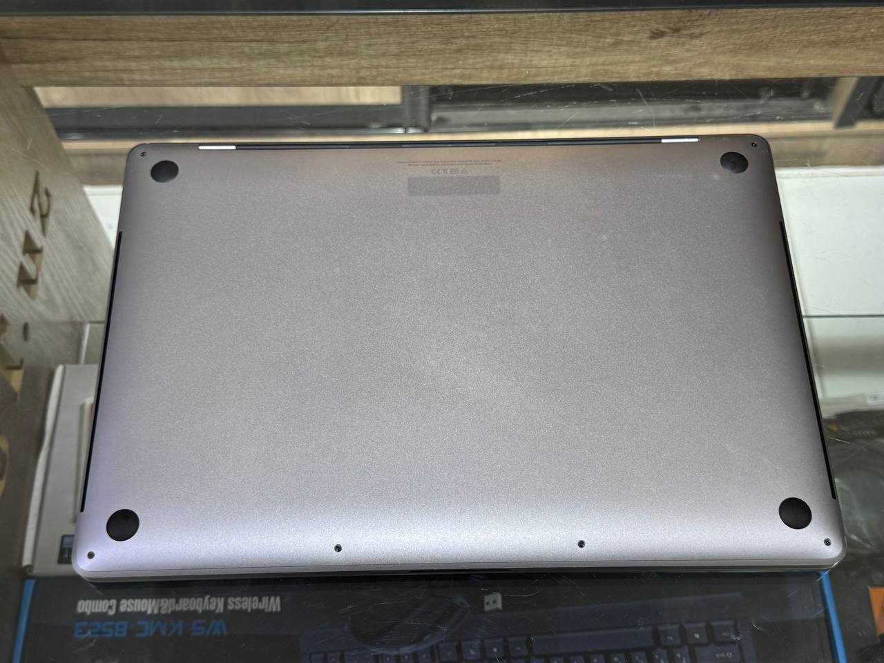 Macbook PRO 16 2019г Core i7-9750H озу16гб 512ssd Radeon Pro 5300m 4гб