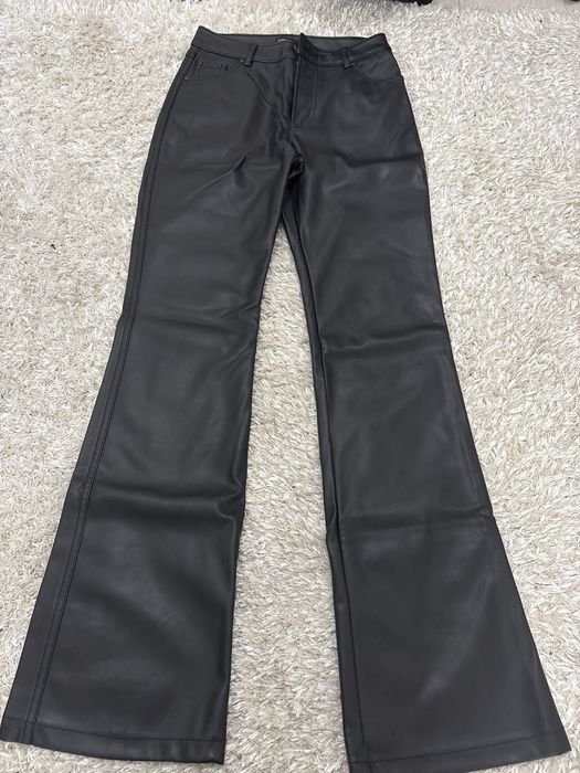 кожен панталон от stradivarius