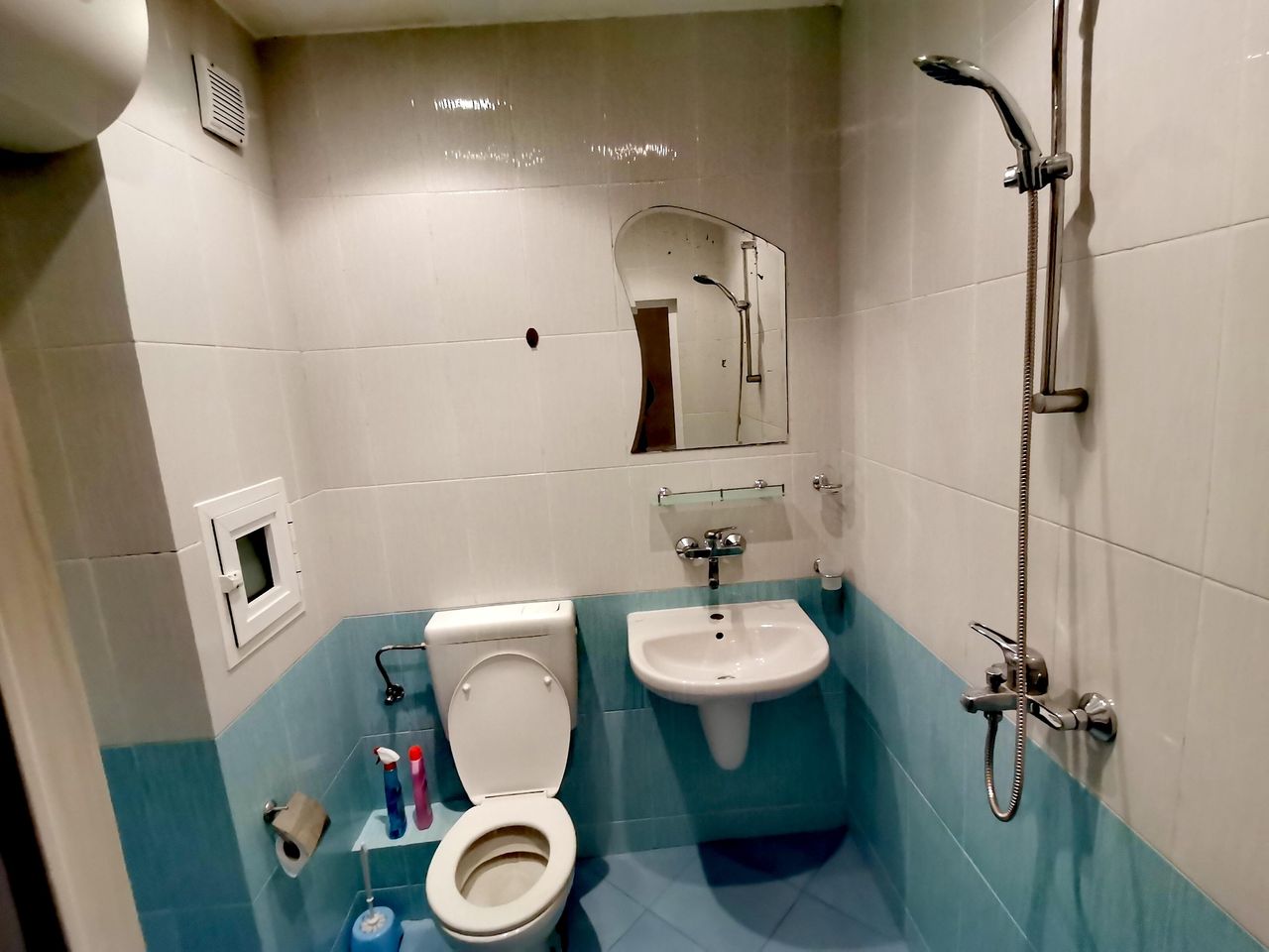 Дава се под наем Двустаен апартамент в Бургас, Лазур - 60 кв.м за 433.5 € - Снимка #3