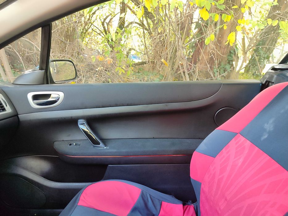 Продавам личния си автомобил - Peugeot 307 CC