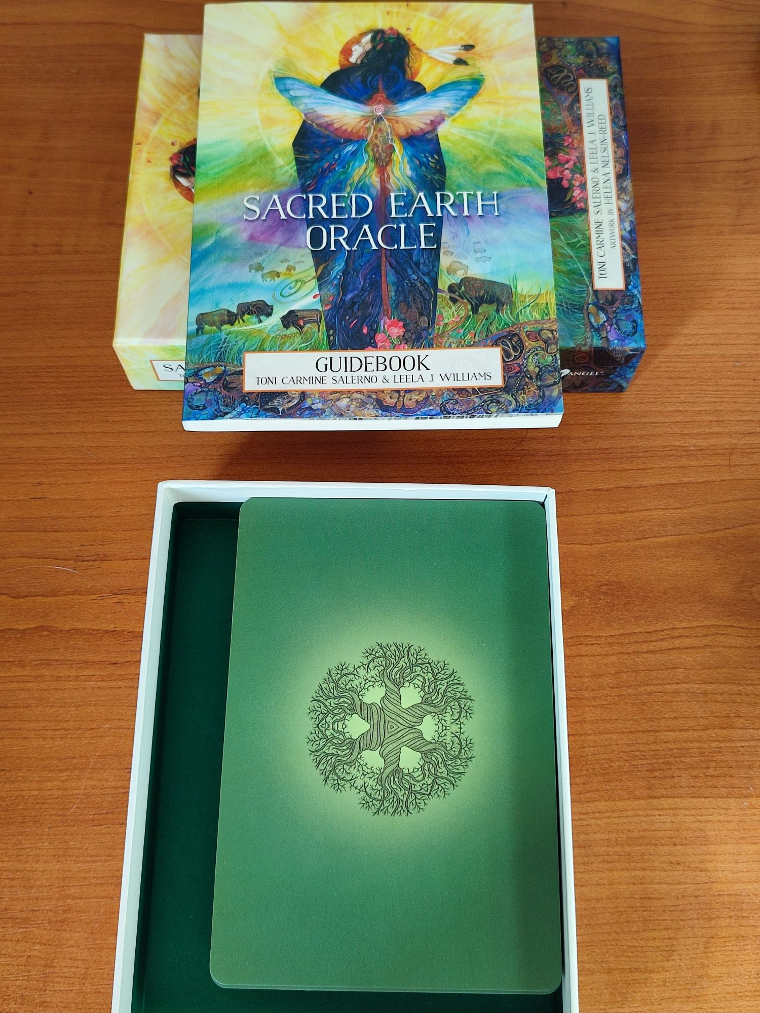 Sacred Earth Oracle, 45 cărți oracol de Toni Carmine Salerno, lb engle