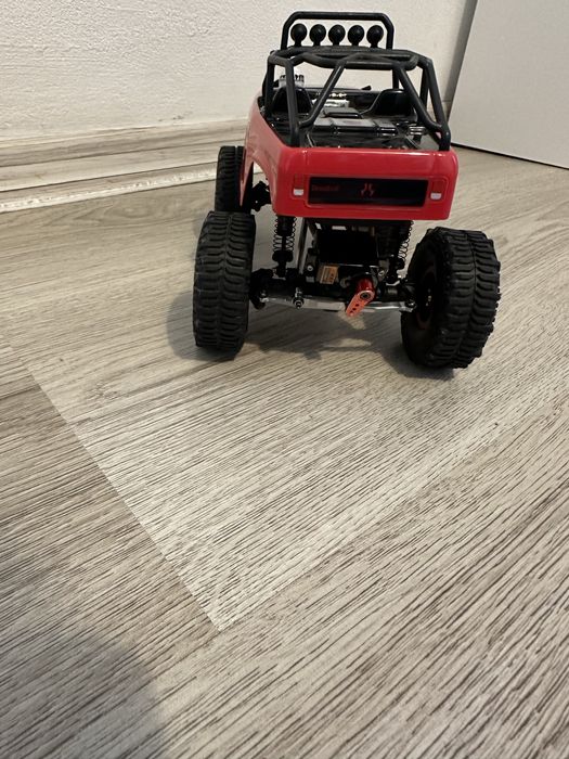 Machetă Off-road Crawler Axial SCX24 modificat