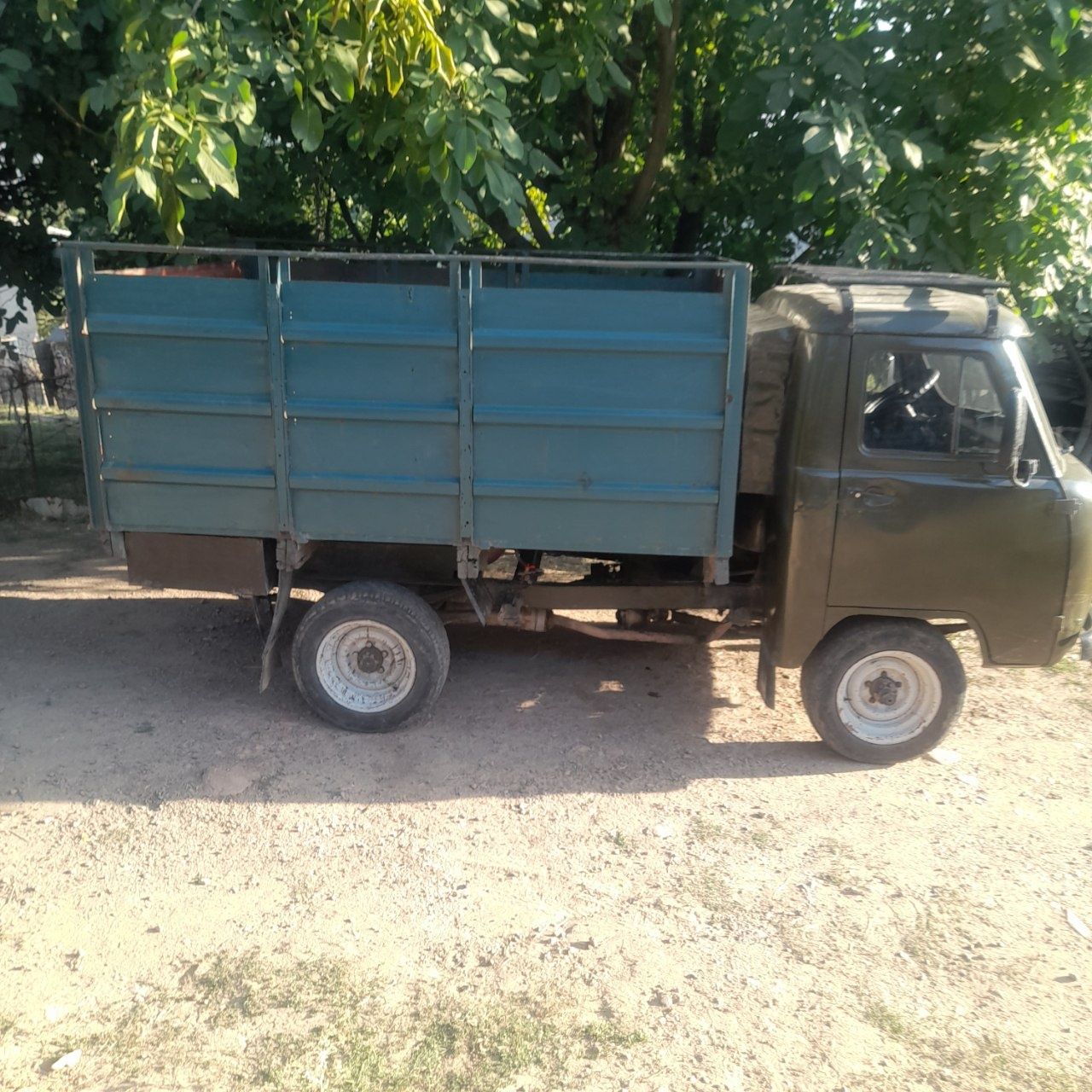 UAZ naxadu moshina