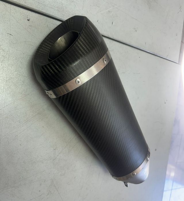 Оригинален карбонов ауспух на Leo Vince