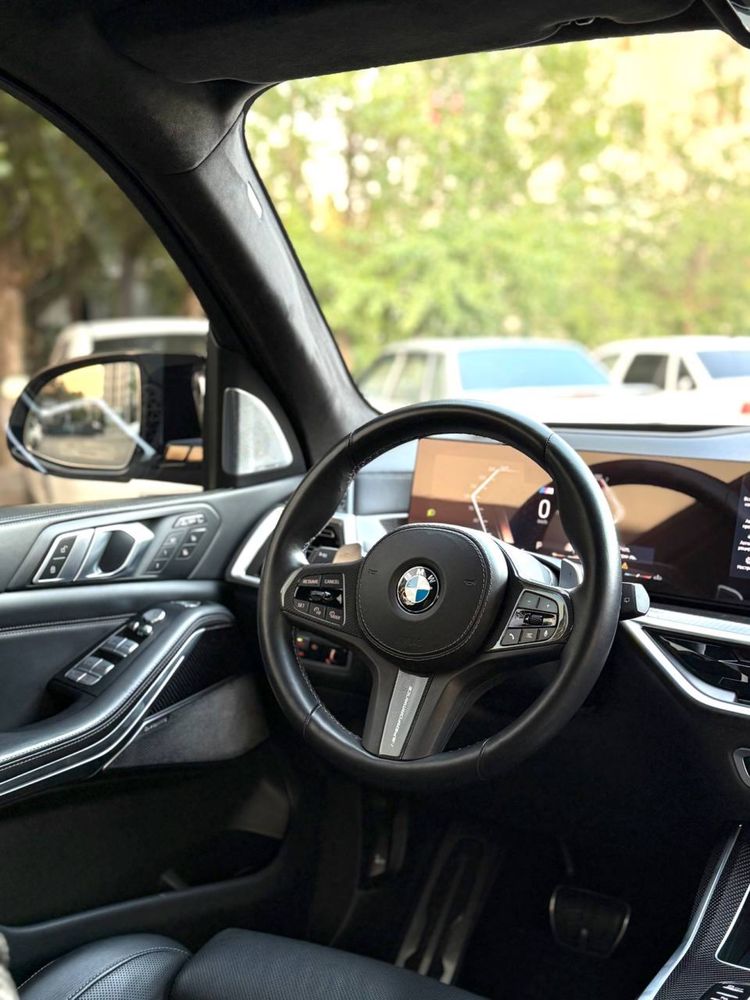 BMW X7  M60i продается