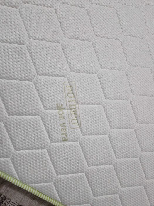 Vând pat matrimonial 160x200 cu saltea dormeo de 18 cm