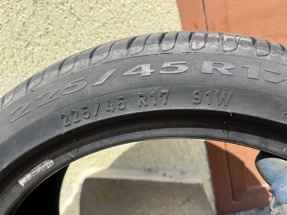 2 бр. летни гуми 225/45/17 Pirelli DOT 5118 5 mm