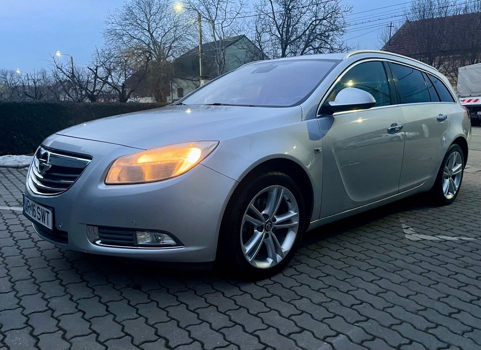 Opel Insignia Sport Tourer 4x4,118 Kw,An 2010 Clima GPS impecabil.