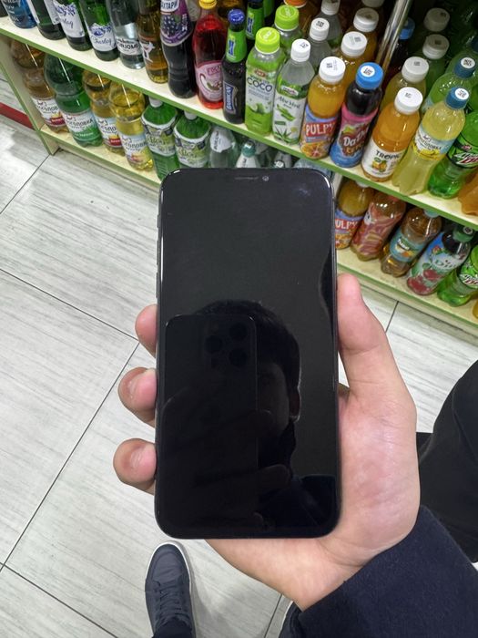 Iphone Xs 256 gb qora rang face ishlamidi chaqas chuqas bor azgina