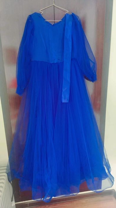 Vecherni ko'ylak- M razmeri to'q ko'k rang