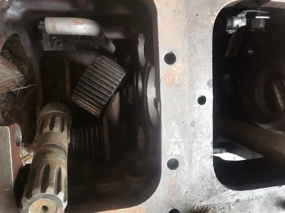 Dezmembrez cutie de viteze case ih 956 xl și Fiat 750