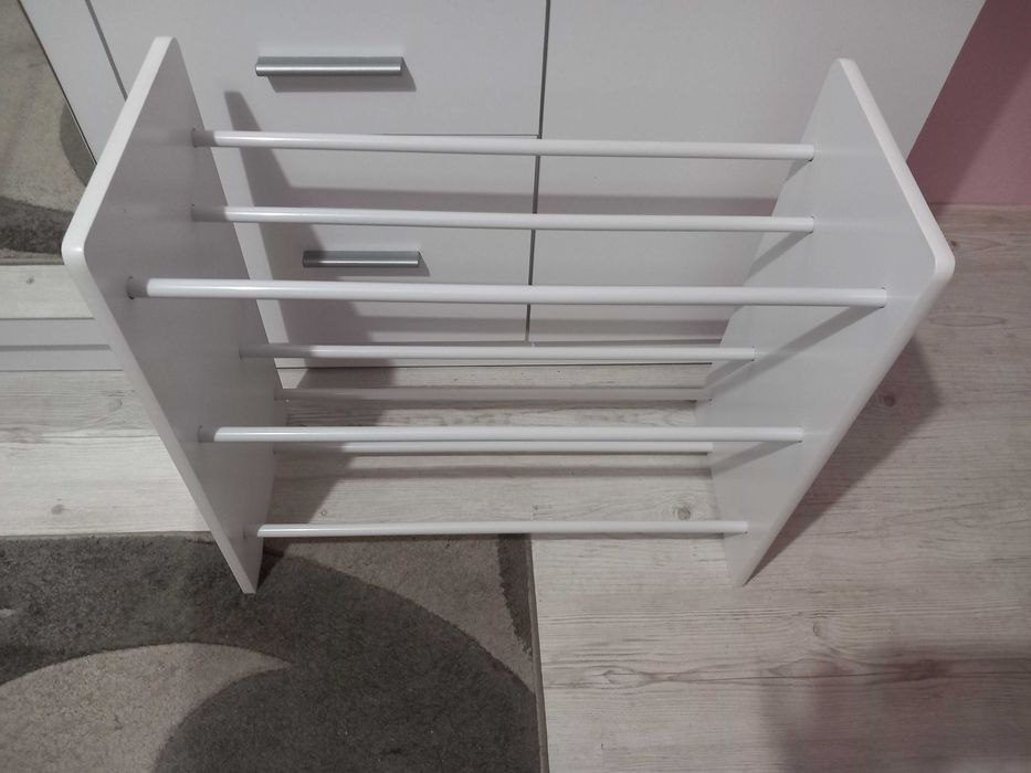 Дървена масивна етажерка за обувки