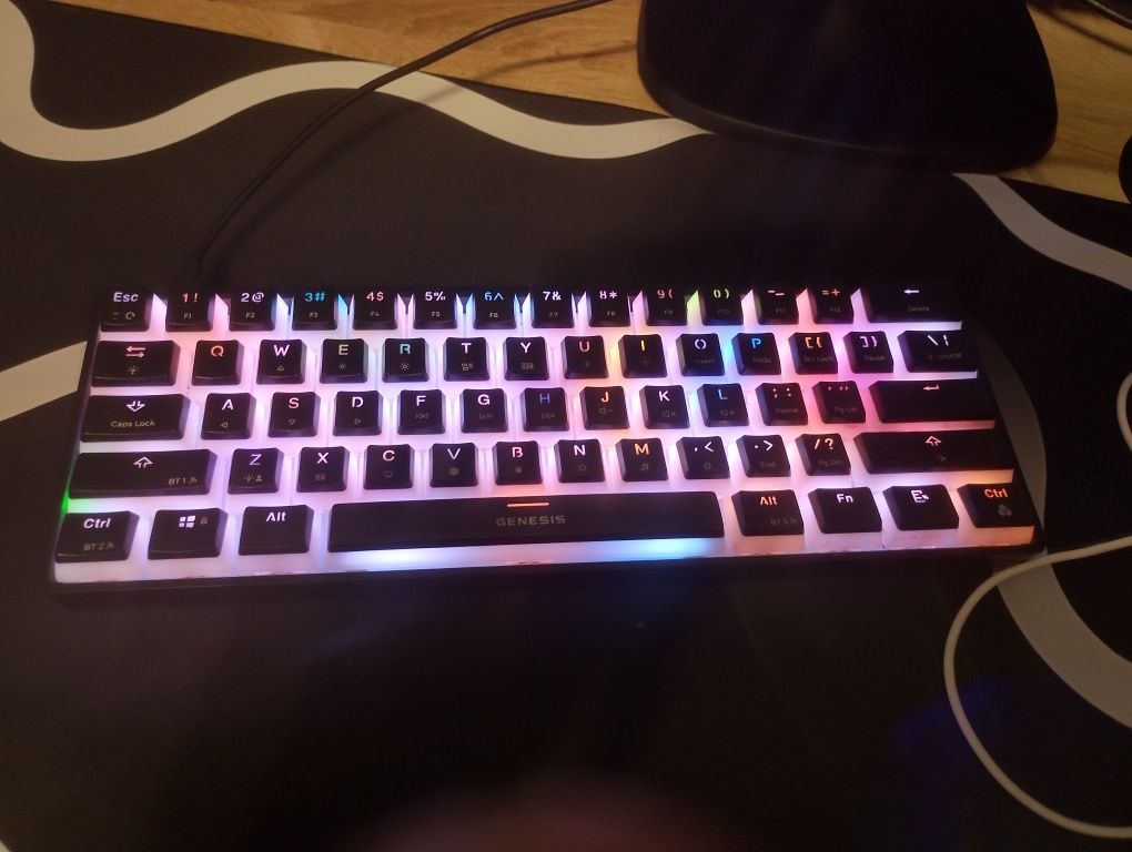 Genesis Thor 660 Wireless, gaming red key caps