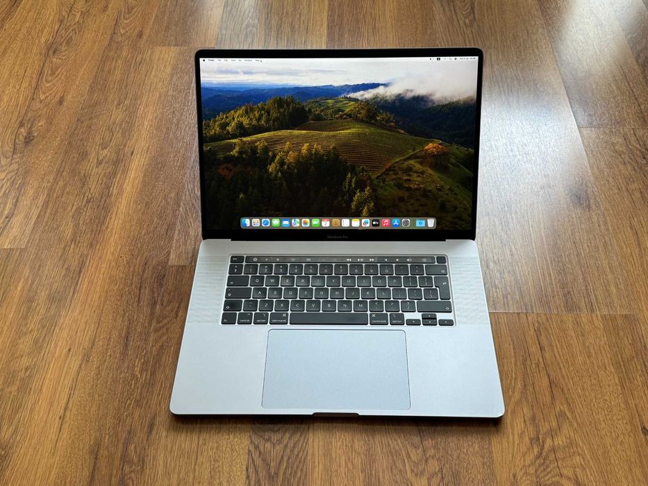16' Core i7 Apple MacBook Pro 2019 32GB RAM/1TB SSD/Radeon Pro 5300M