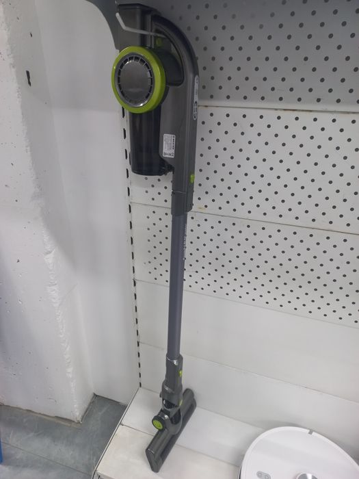 Вертикальный пылесос фирмы BRAYER