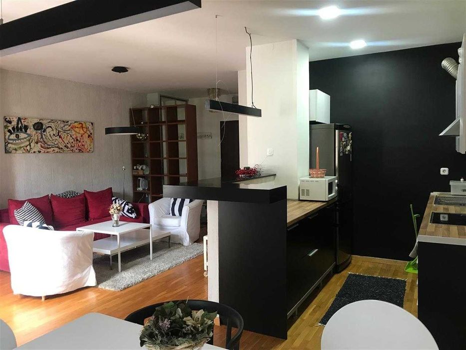 Дава се под наем Двустаен апартамент в Бургас, Славейков - 63 кв.м за 270.3 € - Снимка #1