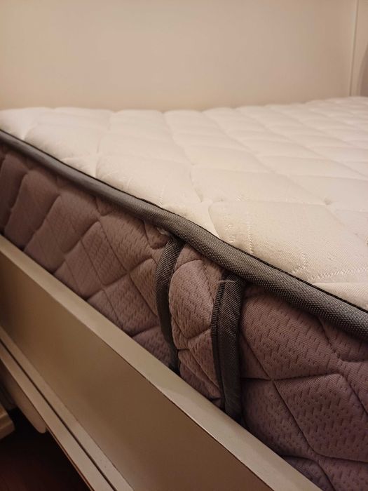 Pat Mobexpert MDF alb cu somiera si saltea