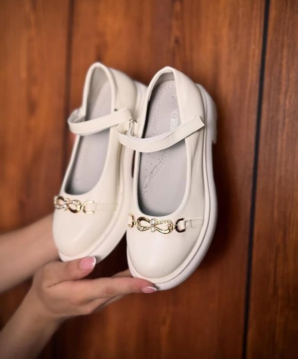 Новые школьные туфли