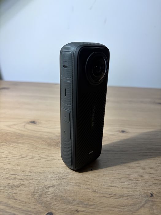 Insta360 X4 – ca nouă + trepied 1.8 m + SD 128 GB + accesorii complete