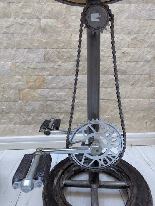 Два бар стола от рециклирани части на велосипеди - винтидж стил