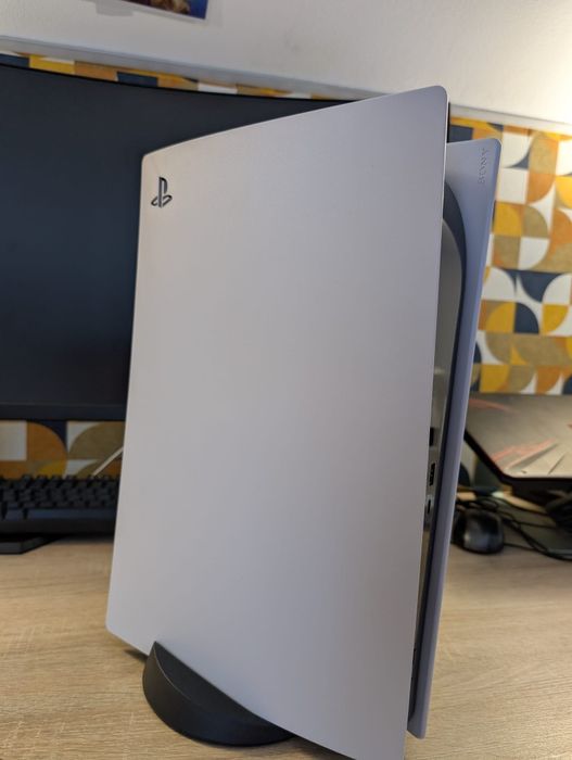 PS5 Disk Edition + Controllere + Stație incarcare