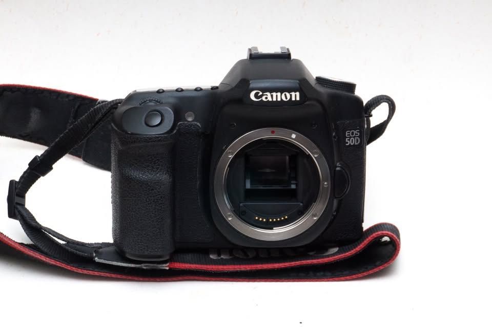 Запазен, бърз фокус и приятни skintones Canon 50D