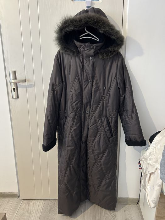 Manteau de iarna marime 44 cu gluga si blana naturala