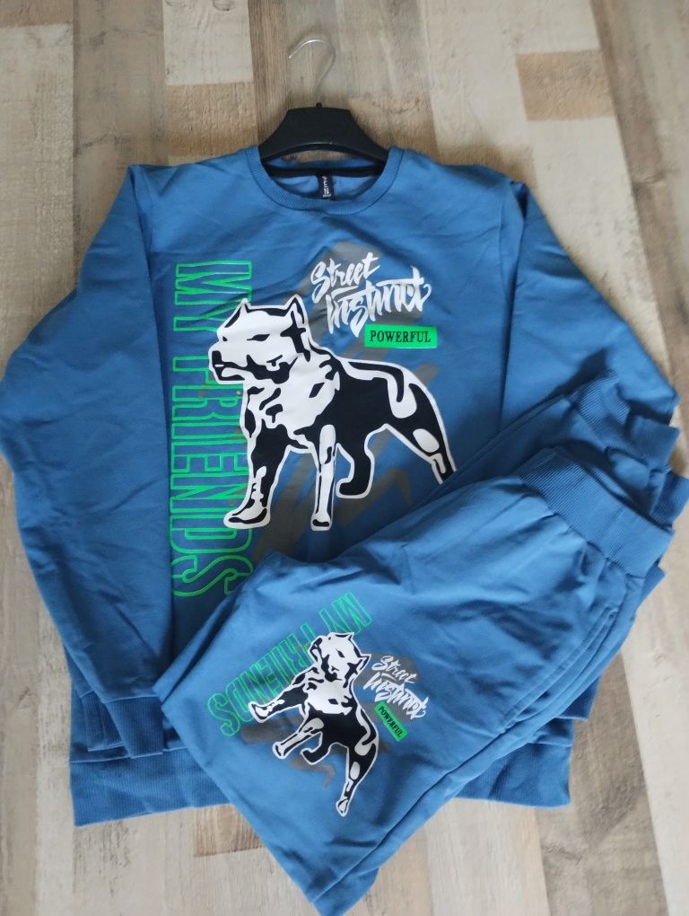 Продавам екип за момче