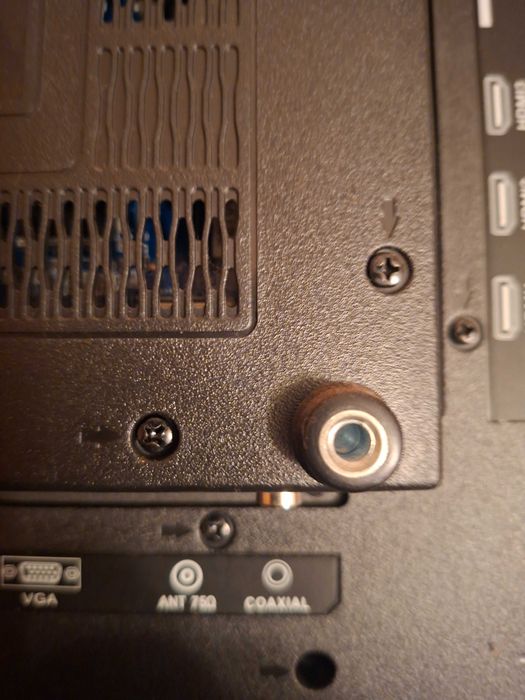 Televizor marca Exclusiv, stricata mufa de la cablul coaxial