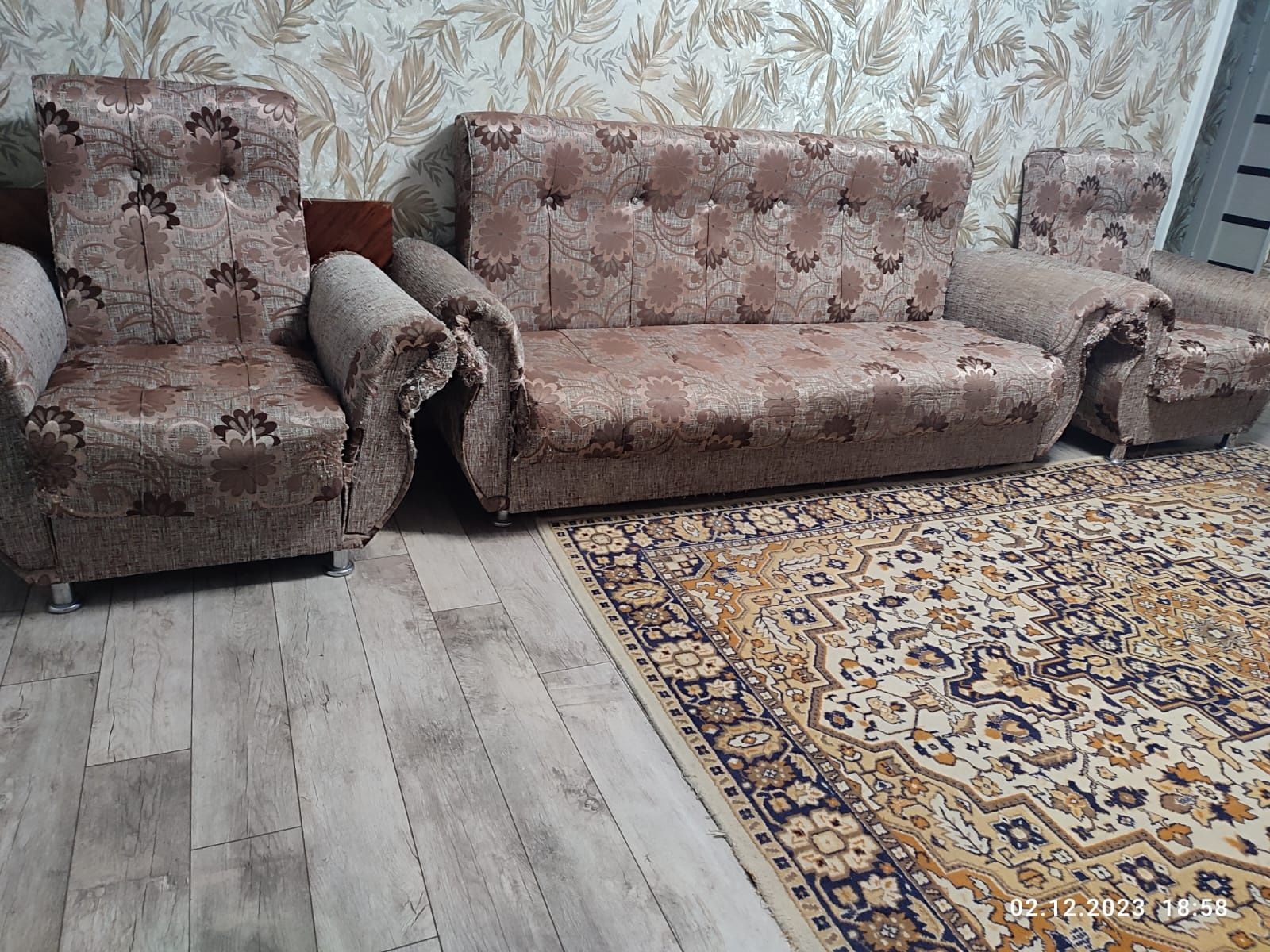 Продам мягкую мебель: диван+2кресла