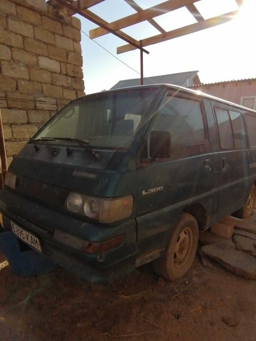 Mitsubishi L300 зеленный