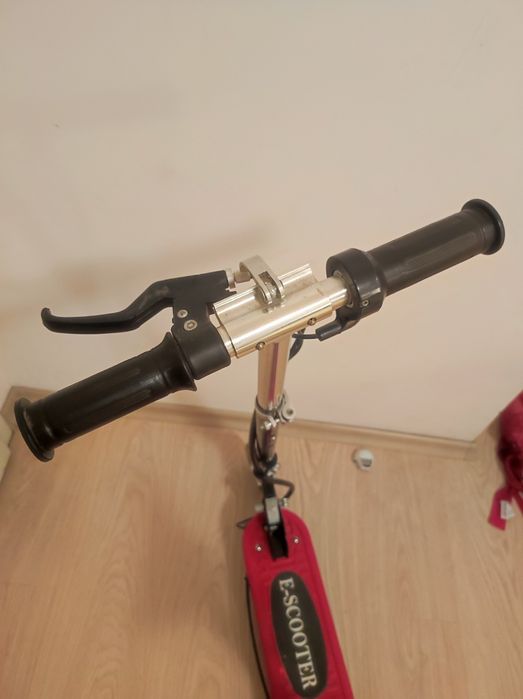 Детска електрическа тротинетка със седалка