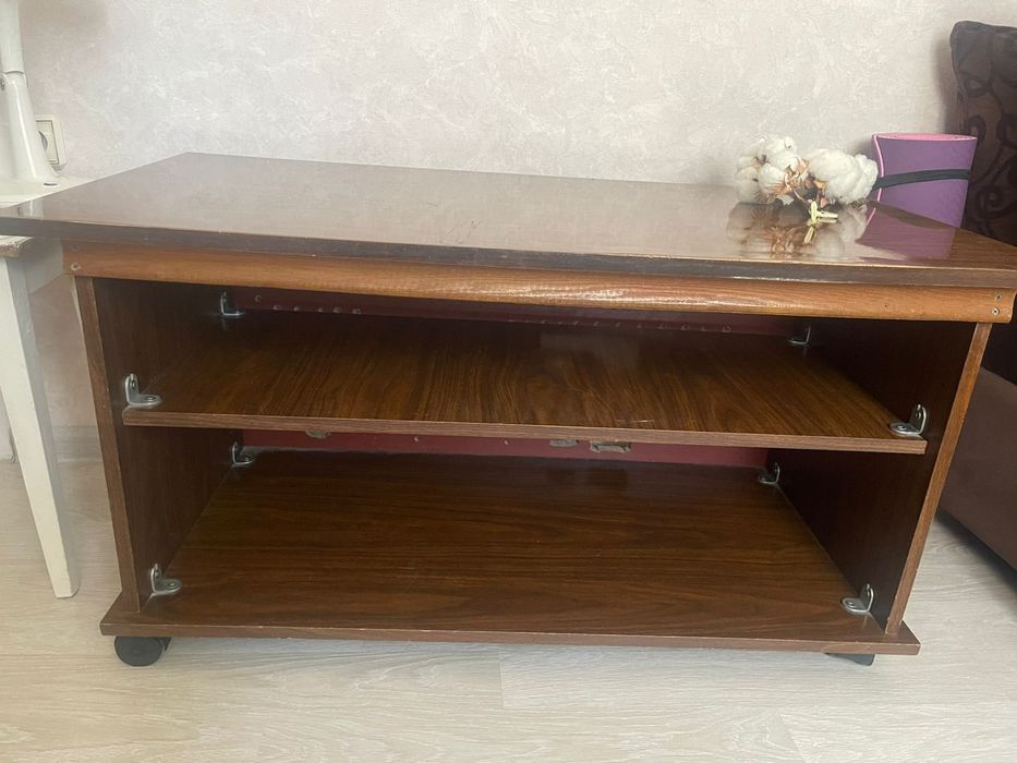 Журнальный стол на колесиках