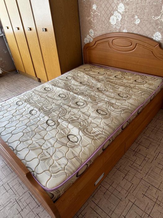 Продам кровать 2 х спальная с матрацем+ шкаф 4 х дверный