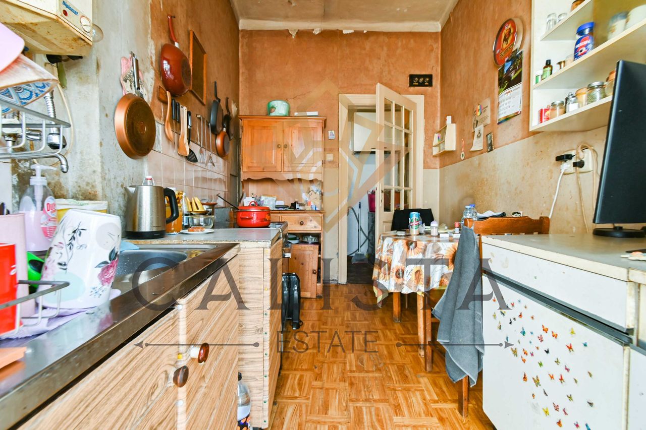 Продава се Етаж от къща в София, Център - 201 кв.м за 1891 €/кв.м - Снимка #3