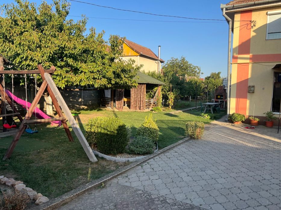 Casă de vânzare + teren cu oportunitate de investiție